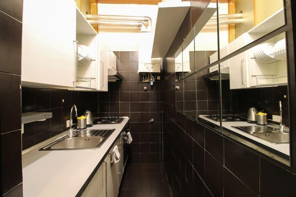 Lovely 2 Bedroom Apartment-6 Pax By Yourhost Рим Экстерьер фото